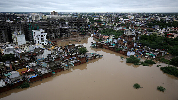 В Индии наводнения и ливни унесли жизни более 270 человек, сообщили СМИ