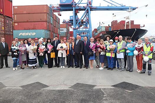 Сотрудников ВМТП и ДВМП наградили в преддверии Дня работника морского и речного флота