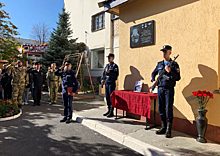 В Челябинске состоялось открытие мемориальной таблички, посвященной Герою России Александру Антонову