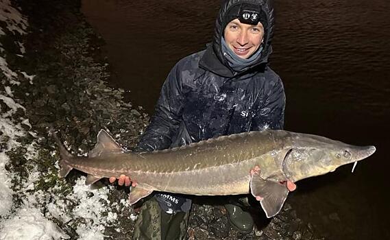 Курянин рассказал, как поймал осетра больше 10 кг в Курчатовском водохранилище