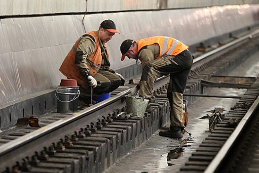 Строительство 12 станций метро завершат до конца года
