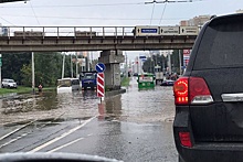 В Екатеринбурге из-за потопа на Щербакова ограничили движение транспорта