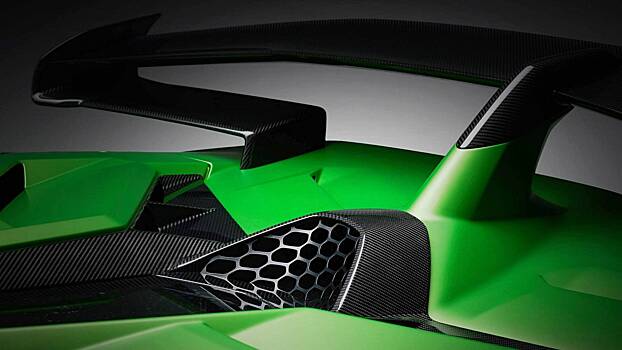 Lamborghini продолжает сыпать тизерами Aventador SVJ
