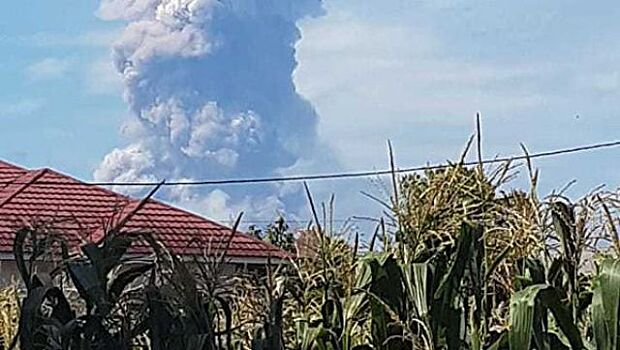 На острове Сулавеси произошло извержение вулкана