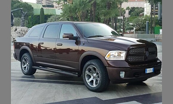 Dodge Ram 1500 переделали в роскошный лимузин