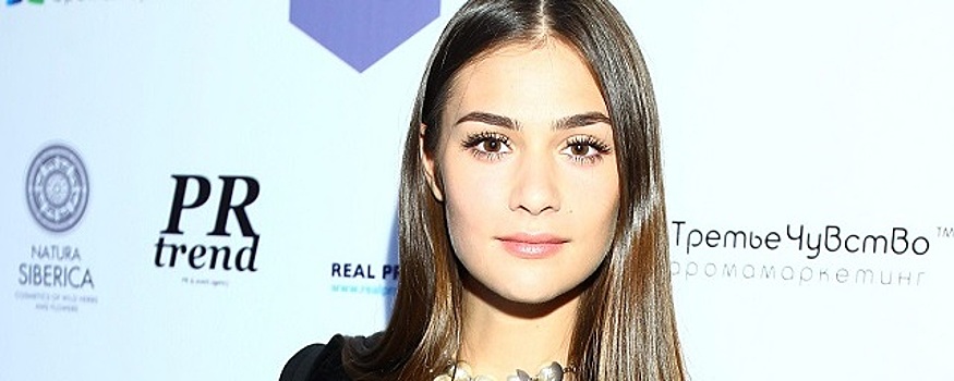 Жена Овечкина продемонстрировала идеальную фигуру на пляже