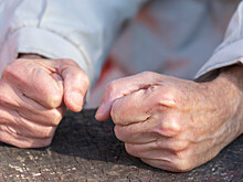 Ростовскому пенсионеру на улице проломили череп палкой