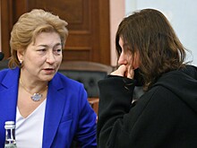 Новая проблема для Долиной: Лурье планирует требовать деньги от певицы