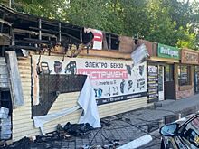 В Батайске ночью сгорел ларек с шаурмой