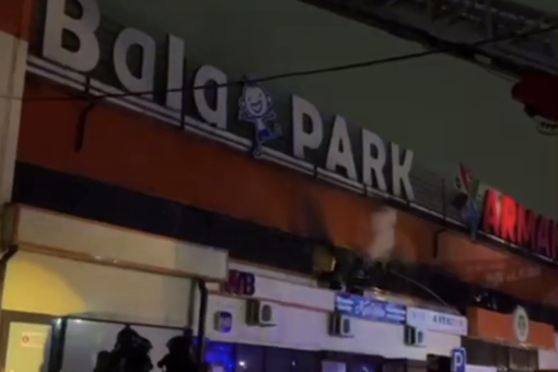 В городе Семей в Казахстане загорелся детский развлекательный центр