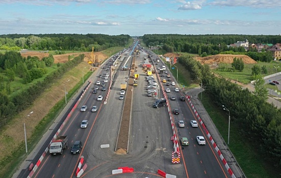 На Оренбургском тракте строят развязку. Это из-за нее пробки и перекрытия