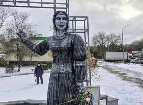 Памятник Алёнке в Нововоронеже посчитали «страшнее 2020 года»