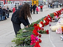 Город в трауре после гибели ребенка под снегом: в Лянторе прощаются с Данилом