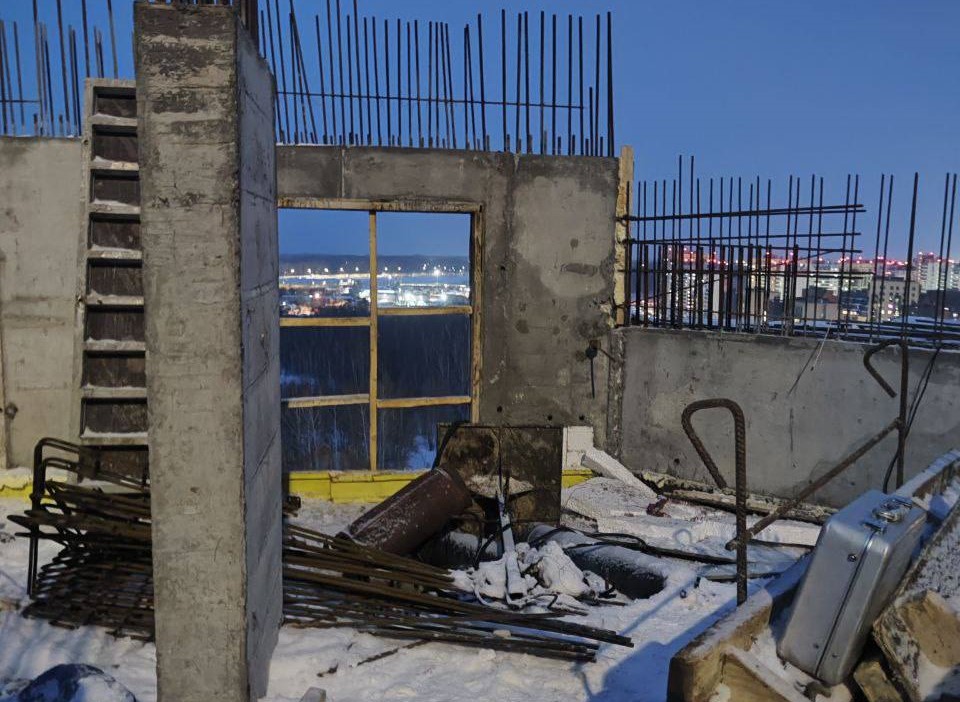 Из-за взрыва газового баллона на стройке в Новосибирске пострадал мужчина