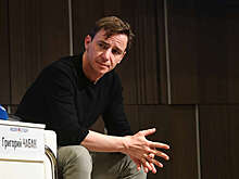 SHOT: актер Григорий Чабан упал в обморок во время спектакля в Петербурге