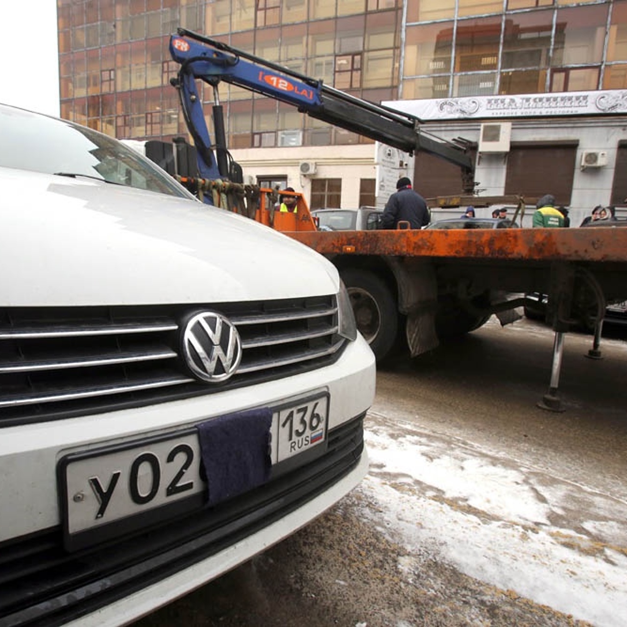 В Воронеже придумали способ борьбы с автомобилистами, которые закрывают  номера на парковках - Рамблер/авто