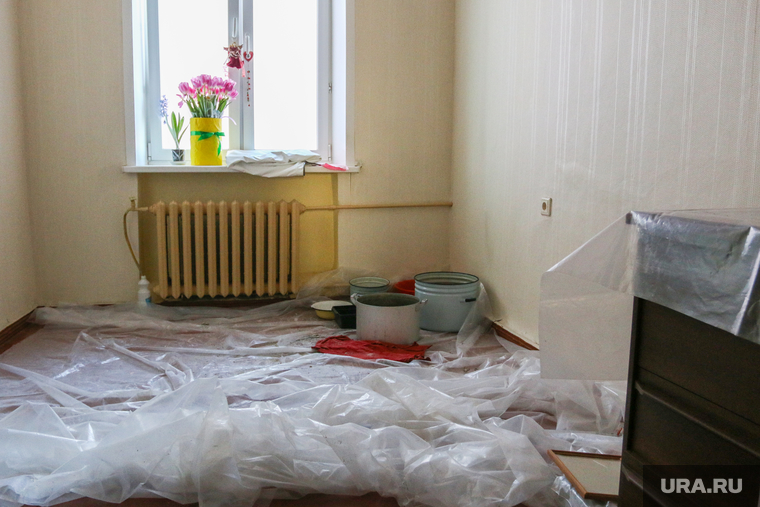 Пермяк отсудил у «Т Плюс» 125 тысяч за запах гнили и вздутые полы