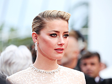 Кирпичные smoky eyes, море хайлайтера и мокрая укладка: разбираем эффектный бьюти-образ Эмбер Херд с Каннского кинофестиваля