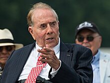 Кандидат в президенты США Боб Доул поддержал Трампа