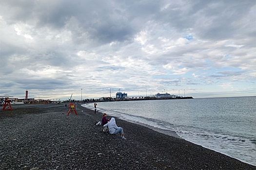 На нескольких пляжах Сочи купальный сезон продлили до 15 октября