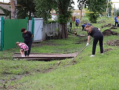 Волонтеры "Единой России" продолжают ликвидировать последствия наводнения в Сергиевском районе