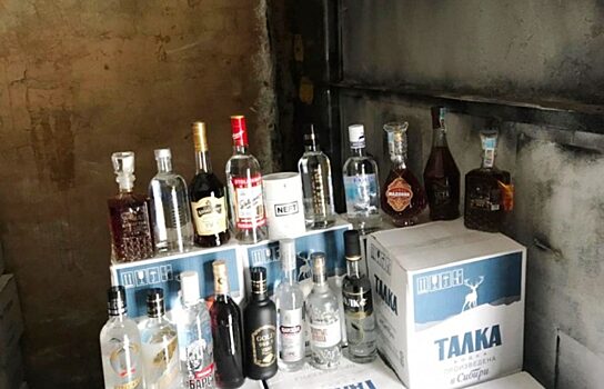 В Екатеринбурге в гараже нашли более 10 000 бутылок паленого алкоголя