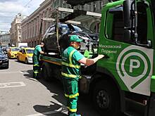 Владельцы BMW и Geely чаще других прячут номера на парковках