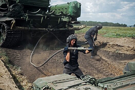 В Омске установили рекорд по перетягиванию танков