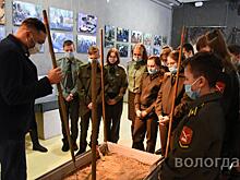 Более 120 школьников Вологды за неделю посетили выставку, посвященную поисковому движению
