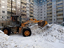 «Дети стояли и плакали»: трактор убрал снег вместе с горкой в Новосибирске