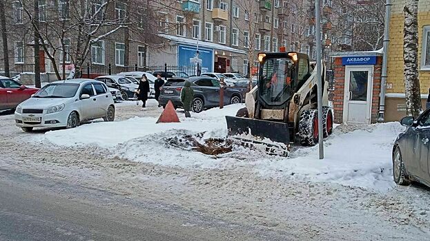 Куда обращаться, если коммунальные службы не убирают вовремя снег на придомовых территориях