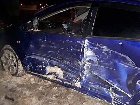 Под Тверью при обгоне водитель не заметил автомобиль на встречной полосе