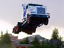 Тягач установил мировой рекорд по прыжкам в длину