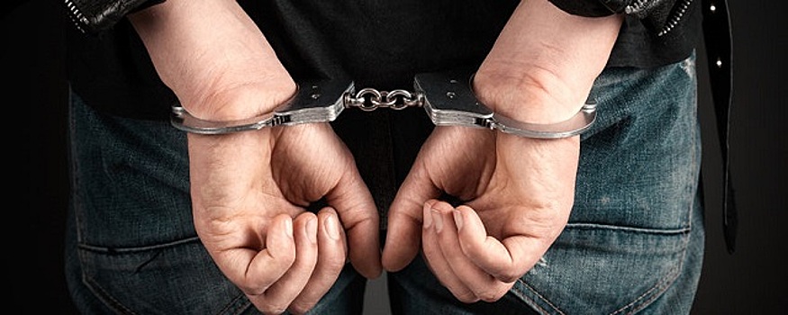 В Пулково задержан 18-летний мигрант, находившийся в розыске за преступление против мира