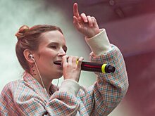 Суд вновь оштрафовал певицу Монеточку за нарушение деятельности иноагента