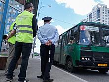 В Екатеринбурге проверили носят ли водители и кондукторы автобусов маски и перчатки