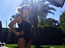 61-летняя жена Александра Малинина показала фигуру в купальнике