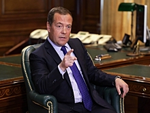 Медведев пригласил Маска на День Победы