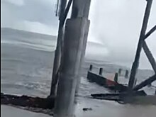 Смерч разрушил пляж в Краснодарском крае