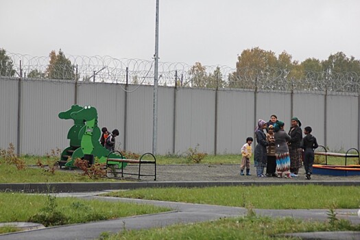 «В арестантских условиях»: мигрантка с пятью детьми на полмесяца застряла в челябинском изоляторе