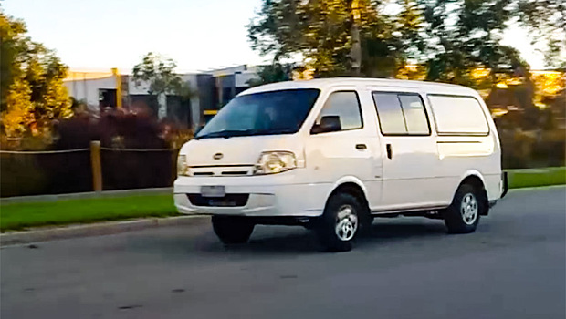 Микроавтобус Kia V12 или немного об австралийском чувстве юмора