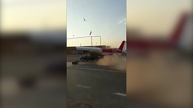 Самолет врезался в машину в Чечне: кадры ЧП снял очевидец