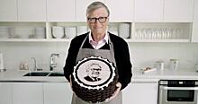 Гейтс испек торт по случаю юбилея Уоррена Баффета