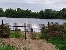 Рязанец поставил забор перед входом на муниципальный пляж