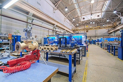 Петербургский завод начал принимать туристические группы