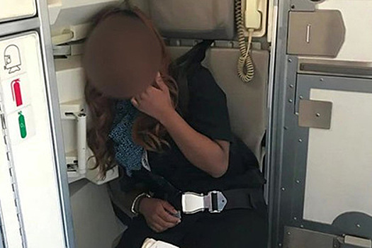Пьяная стюардесса напугала пассажиров