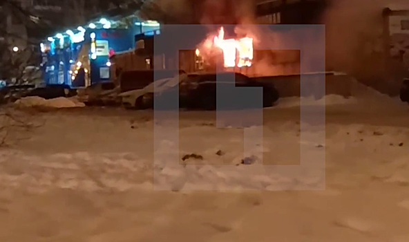 Подозрительный пожар в баре СПб попал на видео