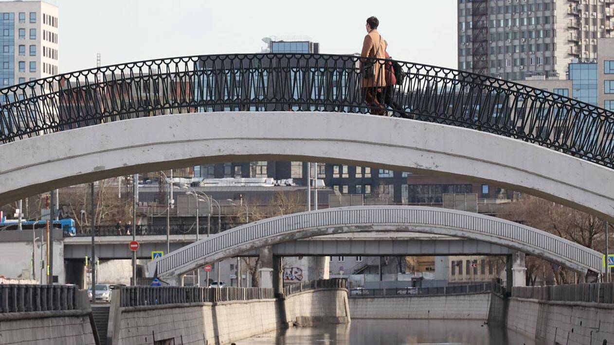 Ветер 19 ноября. Сильный дождь в Москве. Места для фото в Москве. Москва сегодня. Москва сегодня фото.