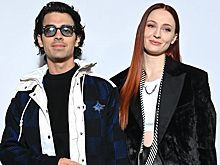 Софи Тёрнер и Джо Джонас пришли вместе на показ Louis Vuitton сезона осень-зима 2022/2023