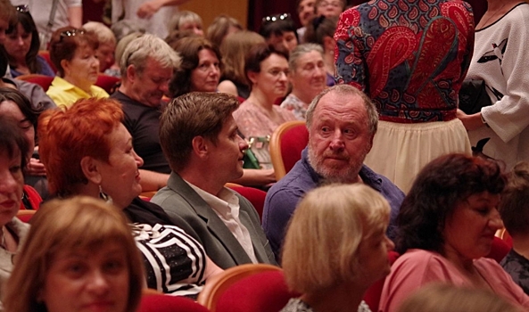 Российский актер Владимир Стеклов посетил Камышинский драмтеатр